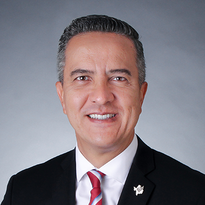 headshot of Elton DeMoraes